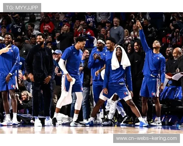 猛龙对战76人，西亚卡姆与哈里斯锋线对抗