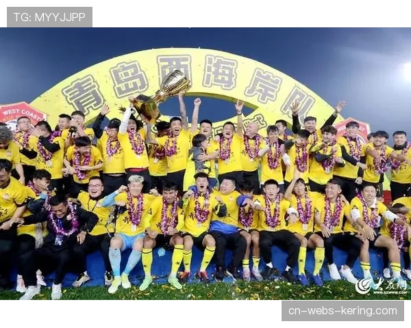 青岛西海岸2-2梅州客家，两队最后十分钟通过边路传中各入一球